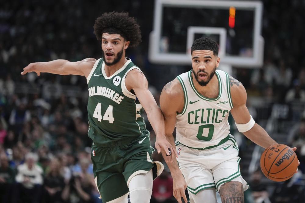 现出了与年 现出了与年